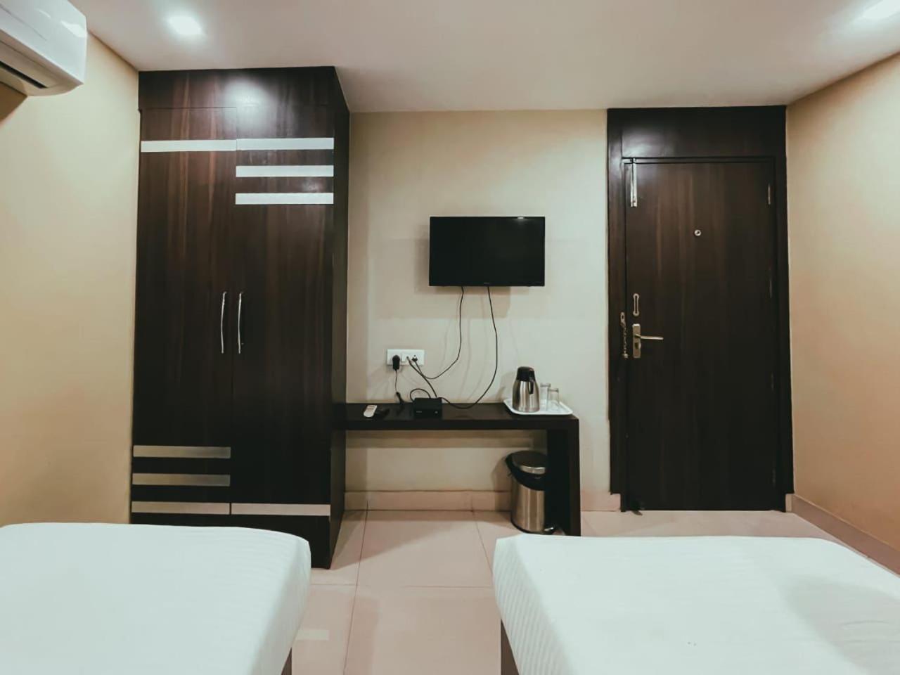 Hotel S L E Residency Varanasi Exterior foto