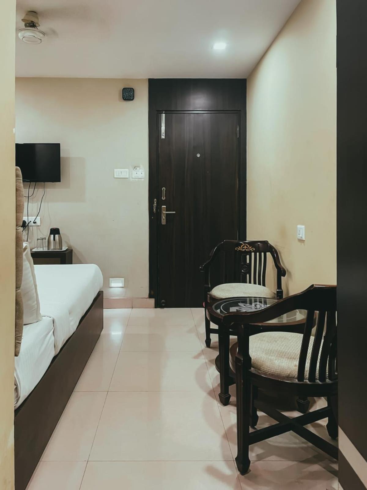 Hotel S L E Residency Varanasi Exterior foto