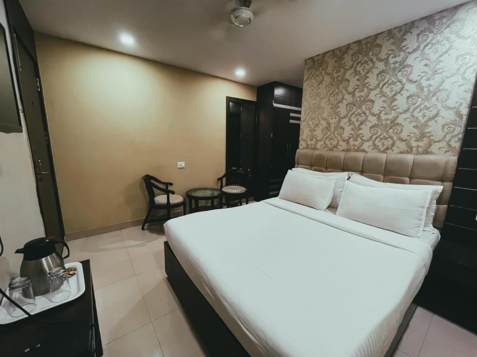 Hotel S L E Residency Varanasi Exterior foto
