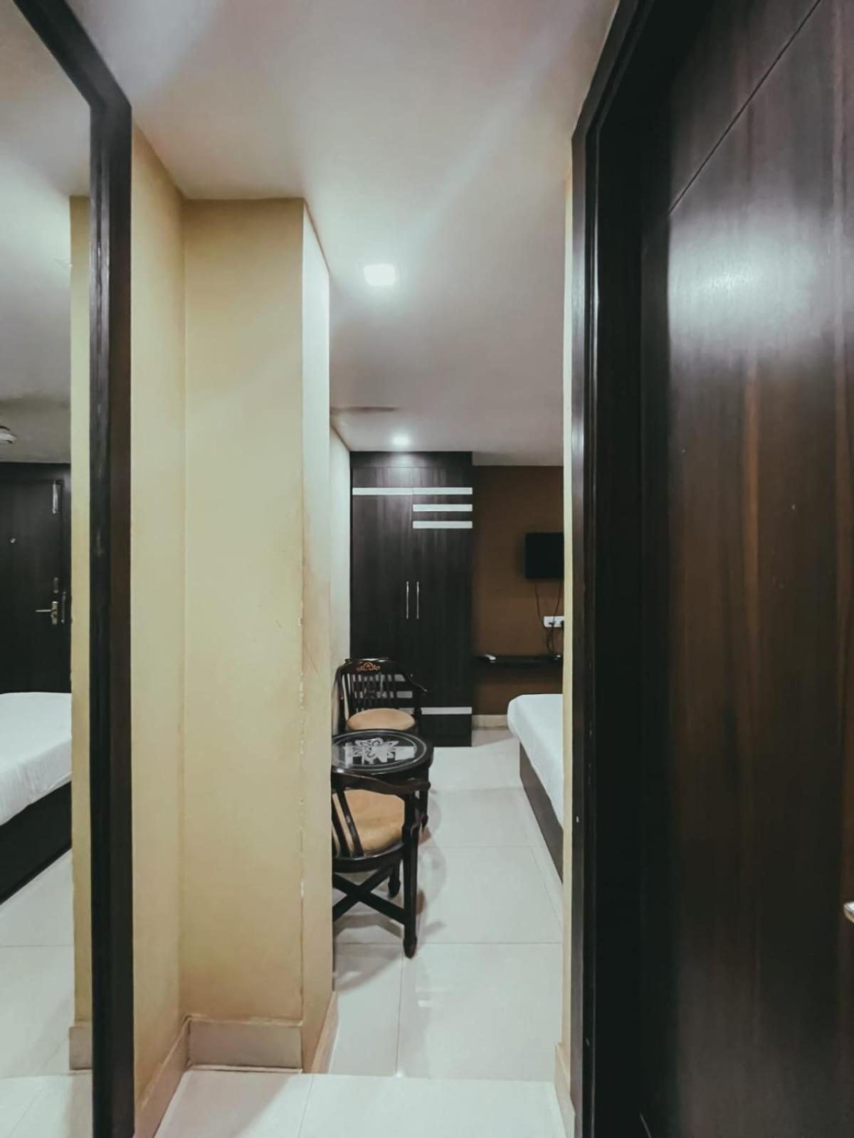 Hotel S L E Residency Varanasi Exterior foto